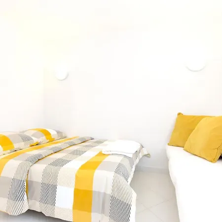 Dom wakacyjny Charming House In Skrpcici With Enclosed Garden *