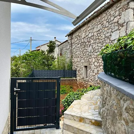 Charming House In Skrpcici With Enclosed Garden Dom wakacyjny Skrbčići